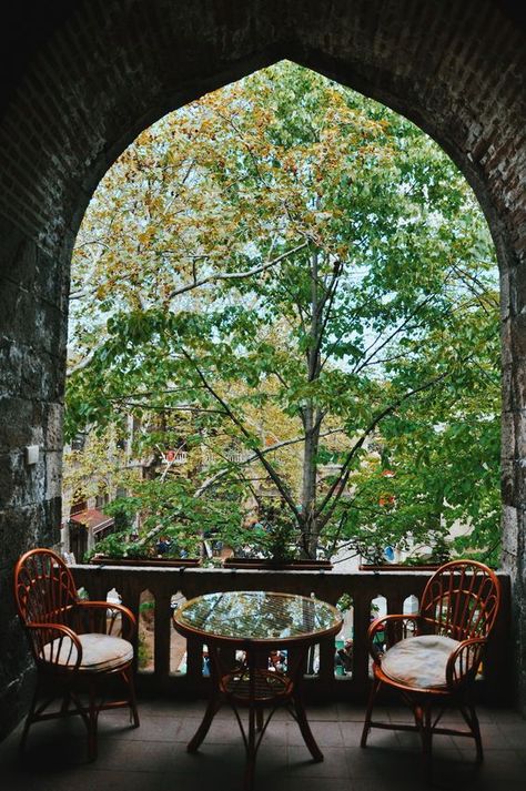 Mao Zedong, Artsy Pictures, I Want To Travel, Beauty Inside, Beautiful Eyes, Travel Art, Street Photography, Istanbul, Balcony