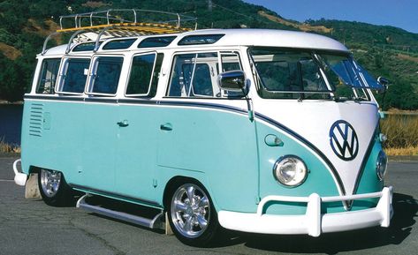 Foto vía: Pinterest. Combi Hippie, Vw Minibus, Vintage Volkswagen Bus, Bus Engine, Volkswagen Minibus, Volkswagen Beetles, Vw California, T1 Bus, Volkswagen Vans