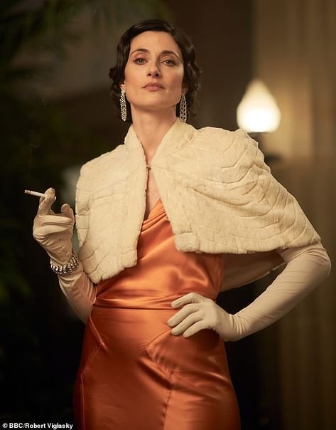 Peaky Blinders' Natasha O'Keeffe exudes 1930s elegance in a stunning orange gown | Daily Mail Online Peaky Blinders Womens Fashion, 1920s Peaky Blinders Women, Lizzie Peaky Blinders Outfits, Women In Peaky Blinders, 1930s Costume Women, 1920 Peaky Blinders, Pesky Blinders Women Style, Peaky Blinder Outfit, 1930s Woman