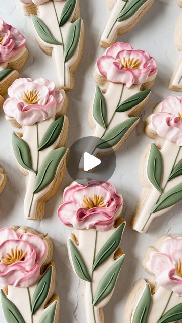 Flower Cookies Decorated, Flower Cookies Bouquet, Spring Flower Cookies, Royal Frosting, Summer Sugar Cookies, Cookie Bouquets, Flower Sugar Cookies, Royal Icing Flowers, Flower Ice