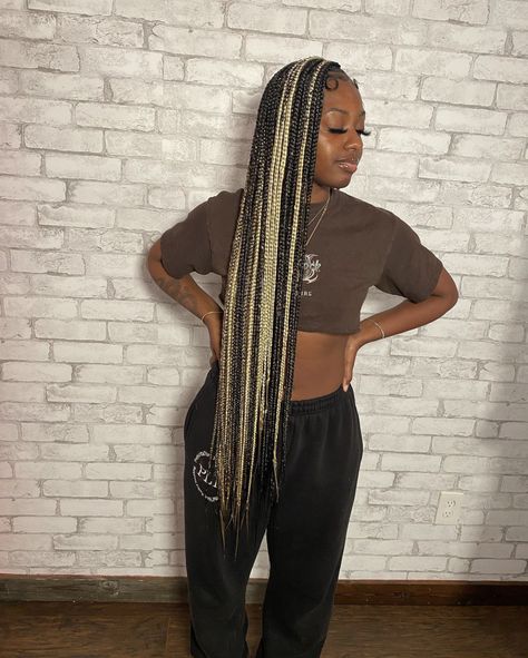 Medium Knotless Braids, Medium Knotless, Lemonade Braids Hairstyles, Luxury Hair Extensions, Blonde Box Braids, Braided Hairstyles For Black Women Cornrows, Blonde Hair Extensions, Big Box Braids Hairstyles, Blonde Braids