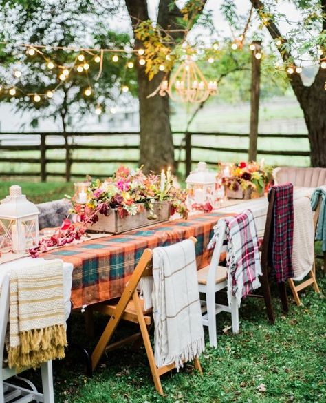 Fall First Birthday Activities, Fall Birthday Party Decorations For Women, Fall Picnic Wedding, Backyard Fall Engagement Party, Backyard Holiday Party, Fall Backyard Dinner Party, Thanksgiving Dinner Outside, Fall Decor Party Ideas, Fall Outdoor Birthday Party