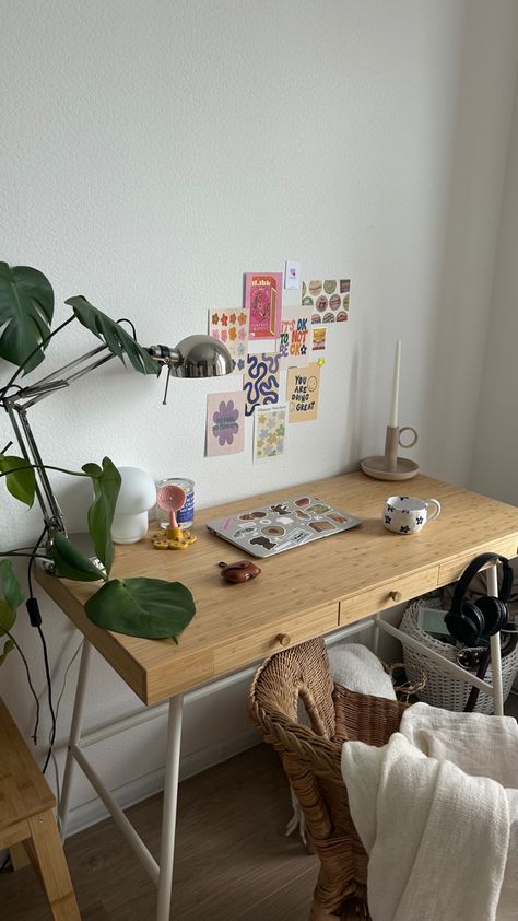 Desk Inspo Aesthetic, Wfh Aesthetic, Small Office Room, Student Room, Welcome To My House, Room Goals, Small Home Office, Apartment Decor Inspiration, Desk Space