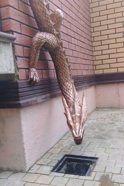 Metal Dragon shaped rainwater downspout Gutter Chains, Decorative Downspouts, Copper Rain Chains, Water Collection System, Home Interior Accessories, Funny Home Decor, Rain Chain, Garden Crafts Diy, Water Collection