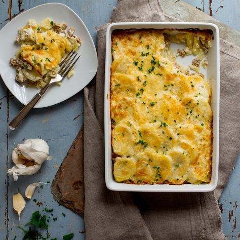 This turkey casserole is the quintessential fall comfort food. Packed with potatoes, ground turkey, garlic and Cabot Cheese, your family will love it! Ground Turkey Broccoli, Turkey Broccoli, Turkey Potato, Turkey Casserole Recipe, Broccoli Potato, Turkey Casserole, Fall Comfort Food, Sausage Casserole, Easy Turkey