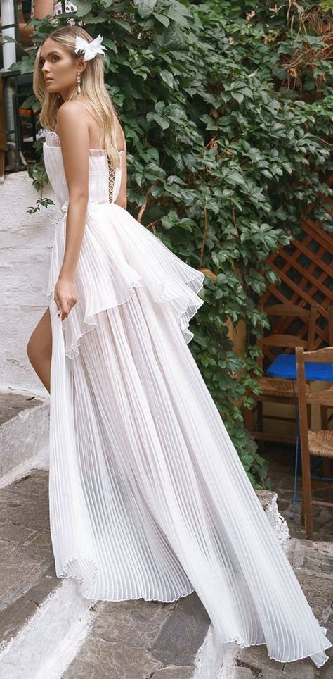 Pleated Wedding Gown, Bohem Wedding Dress, Wedding Dress Peplum, Peplum Dress Wedding, Wedding Dress Pleated, Pleated Wedding Dress, Peplum Wedding Dress, Fashion Outfits Dresses, Haute Couture Wedding Dress