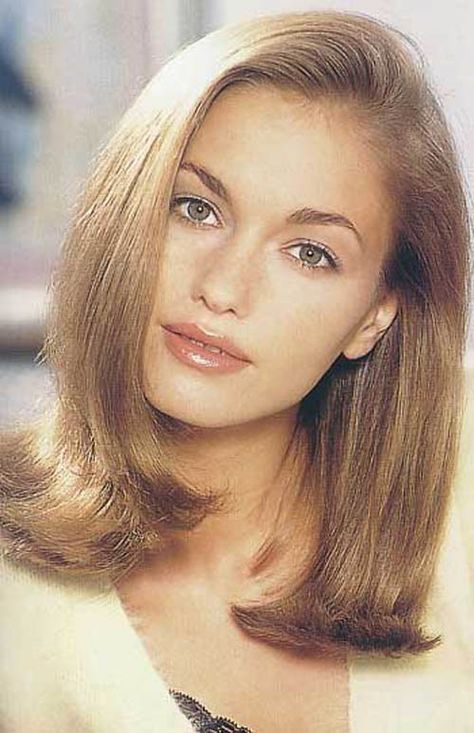 Flipped ends (very) long bob Midi Haircut, Very Long Bob, 1990s Hair, Hair Recovery, Flipped Ends, 90s Bob, Hair Color Hairstyles, Long Length Hair, Color Hairstyles