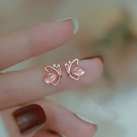 Small Butterfly Earrings Gold, Gold Earrings Studs Simple, Small Earrings Gold, Minimalist Necklace Silver, Simple Gold Earrings, Gold Earrings Models, Pretty Jewelry Necklaces, Delicate Butterfly, Simple Stud Earrings