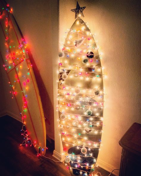 Surfboard Christmas Tree, Island Christmas Tree, Summer Christmas Aesthetic, Christmas Surfboard, Margaritaville Christmas, Surf Christmas, Surfing Christmas, Caribbean Christmas, Florida Holiday