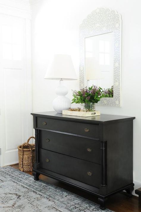 Black foyer chest Commode Shabby Chic, Bone Inlay Mirror, Black Dresser, Shabby Chic Dresser, Entrance Foyer, Boutique Interior, Painting Furniture Diy, Bone Inlay, Entryway Decor