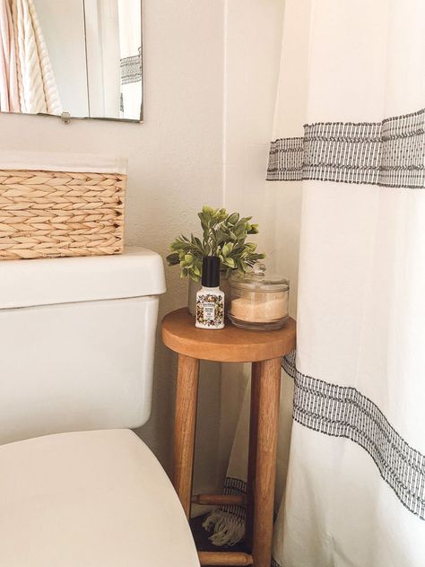 Guest Bathroom Styling, Back Of The Toilet Decor Ideas, Tiny Bathroom Ideas Farmhouse, Decorate Apartment Bathroom, Small Full Bathroom Ideas Boho, Stool In Bathroom Decor, Tiny Guest Bathroom Ideas, Small Farmhouse Bathroom Decor Ideas, Decorating Rental Homes