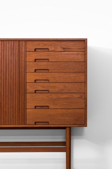 Very rare sideboard designed by Ib Kofod-Larsen Produced by Christensen & Larsen in Denmark, 1955 Mid century, Scandinavian Scandinavian Dresser, Office Sideboard, Industrial Office Furniture, Kofod Larsen, Interior Decoration Accessories, Modern Leather Sofa, Luxury Furniture Design, Danish Furniture Design, Teak Sideboard