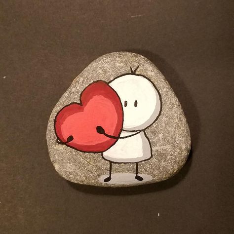 Love Stone Painting, Love Rock Painting, Rock Painting For Boyfriend, Sten Maling Ideas, Hug Rock Painting, Rock Painting Ideas Heart Shaped Rocks, Stone Painting Love Couple, Tissue Paper Painting, Diy Rock Art