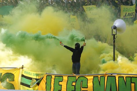 Football Ultras, Fc Nantes, Ultras Football, Image Nature, Design Graphique, Football Club, Derby, Google Images, Football