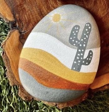 Aztec Rock Painting, Painted Stepping Stones Ideas, Stone Painting Ideas Easy, Painted Rocks Preppy, Desert Painted Rocks, Flat Rock Painting Ideas, Boho Rock Painting Ideas, Western Painted Rocks, River Rock Painting Ideas