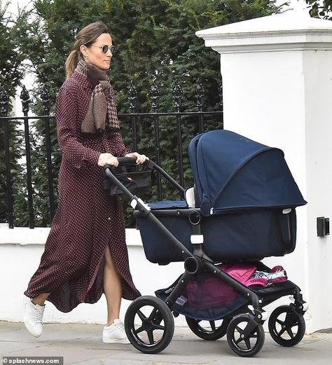 Celebrity Baby Pictures, Pippa Middleton Style, Pippa And James, Carole Middleton, Kate And Pippa, Middleton Family, Middleton Style, Post Partum, Mama Style