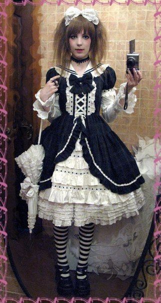 Old School Egl, Goth Lolitas, Lolita Outfits, Japanese Street Fashion, Mode Inspo, J Fashion, Grunge Style, Harajuku Fashion, Lolita Dress