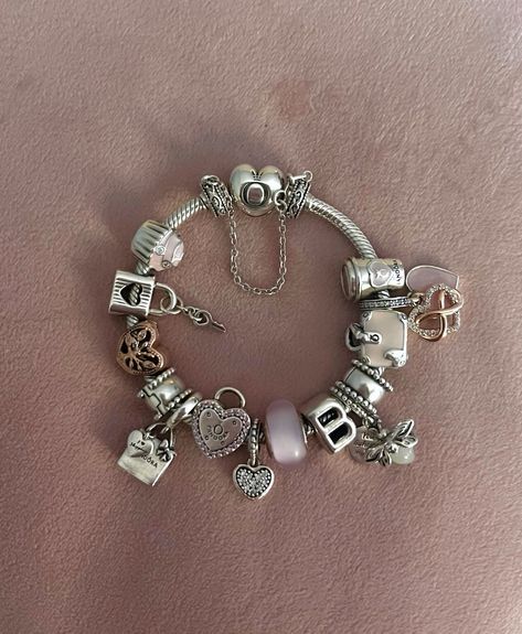 Cute Pandora Bracelet Ideas, Pandora Cute Charms, Pink And Silver Pandora Bracelet, Pandora Silver Charms, Pink Pandora Charm Bracelet, Silver Jewelry Pandora, Pandora Charm Bracelet Pink, Pandora Pink Charms, Pandora Bracelet Inspiration