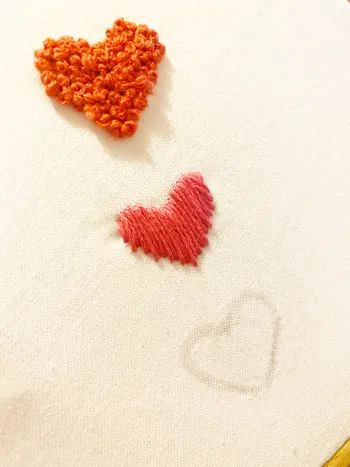 Valentines Hand Embroidery, Hand Embroidery Heart, Embroidery Heart, How To Stitch, Basic Embroidery, Embroidery Hearts, Textiles Projects, Basic Embroidery Stitches, Paper Embroidery