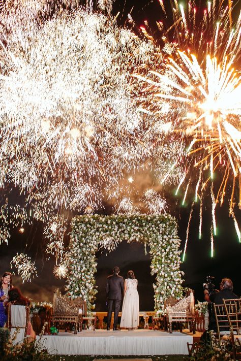 Wedding Entertainment Ideas, Disney Wedding Venue, Wedding Reception Activities, Reception Activities, Wedding Fireworks, Wedding Reception Fun, Wedding Send Off, Bird Wedding, Entertainment Ideas