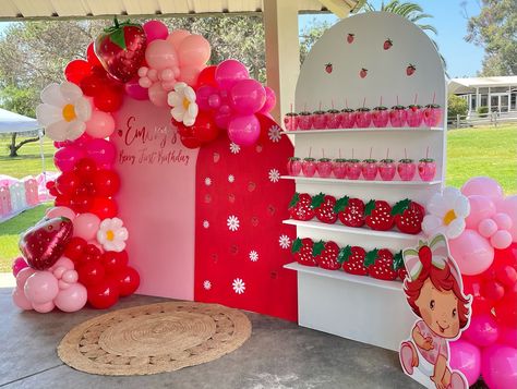 Berry First Birthday || Emory’s 🍓🍓 • Strawberry shortcake🧁🍓 Thank you @siecabby for always trusting us! #strawberrydecor #decorationstrawberry #strawberries🍓 #strawberriesdecoration #decoracionfresita #decoracionmargarita #fresasymargaritas #daisy #strawberry #strawberryanddaisy #strawberrydecoration #decorationstrawberry #strawberrys #rositafresita #rositafresita🍓 #strawberryshortcake #strawberryshortcakeparty #partystrawberries #fresas #decoraciónfresas #fresaparty #rositafresita🍓 #straw... Strawberry 4th Birthday Party, Strawberry Shortcake 1st Birthday Party, Strawberry Shortcake Birthday Cake, Strawberry Shortcake Birthday Party, Strawberry Shortcake Outfits, Berry Shortcake, Strawberry Shortcake Birthday, Berry First Birthday, Strawberry Shortcake Party