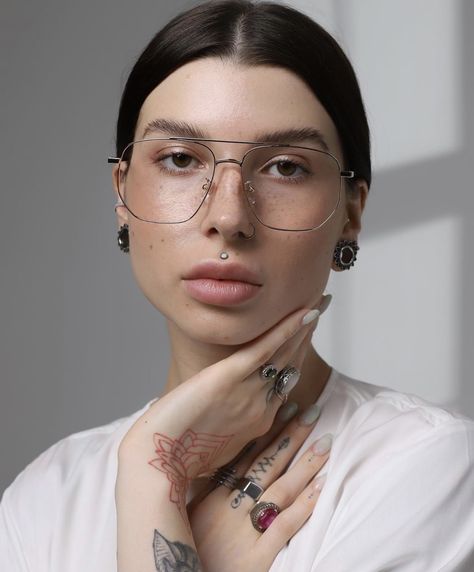 Clear Oversized Glasses, Oversize Glasses Frames Woman, Oversized Prescription Glasses, Aviator Reading Glasses For Women, Aviator Glasses Aesthetic, Aviator Eyeglasses Women, Reading Glasses Aesthetic, Aviator Glasses For Women, Cool Glasses For Women