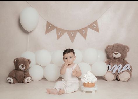 Beary First Birthday Cake Smash, Teddy Bear Cake Smash, First Birthday Photo Shoot Ideas Indoor, 1st Birthday Boy Photoshoot, Teddy Bear Birthday Theme, Half Birthday Baby Boy, Teddy Bear Birthday Party, Half Birthday Baby