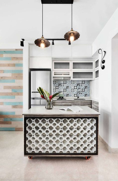 Breeze Block Wall, Unique Kitchen Design, Industrial Apartment, Industrial Style Decor, Reception Counter, Spanish Design, Colonial Decor, Apartment Decor Inspiration, Kitchen Room Design