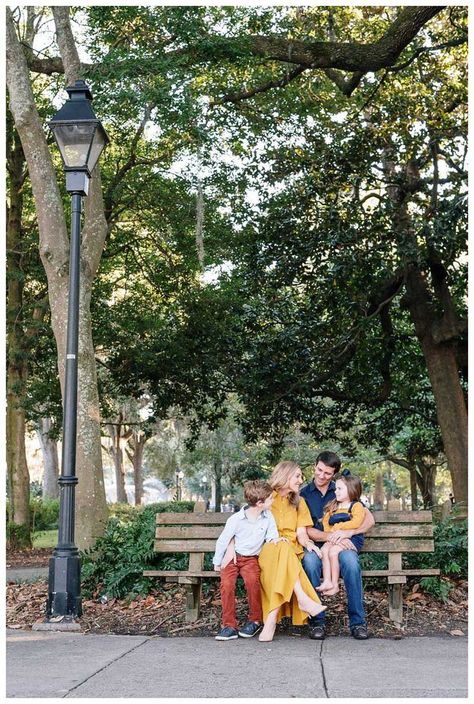 Family sitting on a park bench in Forsyth Park in Savannah, Georgia. Family photos in downtown Savannah Georgia. Photographed by Kristen M. Brown, Samba to the Sea Photography.    #savannah #savannahgeorgia #familyphotography Family Poses Sitting On Bench, Park Bench Family Photo, Savannah Family Photos, Sitting Down Photography, Family Photos Sitting On Bench, Fall Family Photos In The City, Family Photo Poses On Bench, Forsyth Park Savannah Photography, Bench Photography Poses Family