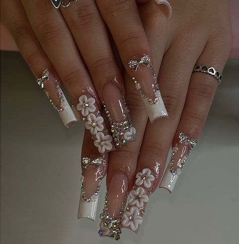 White Nails Set, White Nails Square, Special Occasion Nails, White Nail Set, Vacation Nails Summer, Nails Hoco, Quince Nails, Quinceanera Nails, Gucci Nails