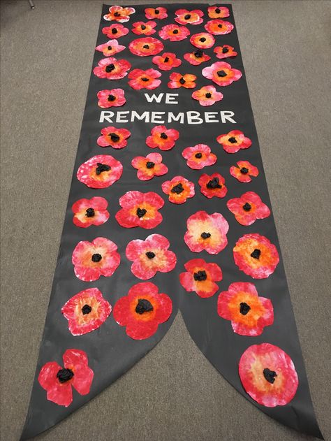 Classroom Remembrance Day Wreath, Eyfs Remembrance Day, Poppy Crafts For Kids Veterans Day, Easy Poppy Craft, Veterans Day Poppy Craft, Rememberence Day Art, Rememberence Day Crafts For Kids, Remembrance Day Activities Kindergarten, Veteran's Day Craft