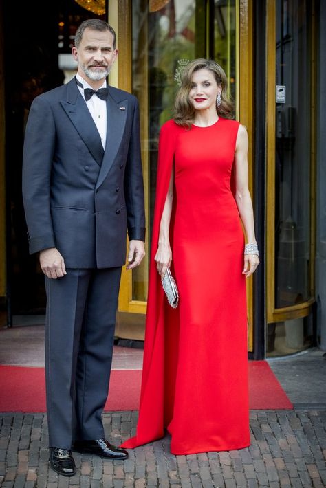 Queen Letizia Wears Outfits No Other Royal Could Pull Off — You'll Want to See Them! Princess Letizia, Queen Letizia Style, Cape Gown, Style Royal, Estilo Real, Queen Of Spain, Spanish Royal Family, Familia Real, Letizia Of Spain