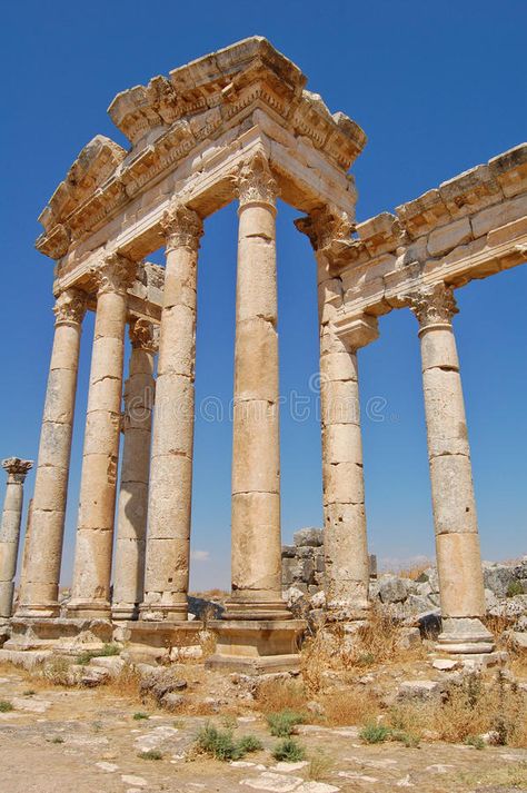 Roman Ruins Aesthetic, Rome Ruins, Roman Buildings, Old Ruins, Roman Ancient, Greece Architecture, Ancient Roman Architecture, Ancient Houses, Roman Ruins