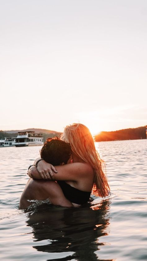 Secret Couples Photoshoot Poses, Couple Ocean Aesthetic, Couple Beach Water Pictures, Lake Vacation Picture Ideas, Couple At The Lake, Swimming Couples Photoshoot, Pool Photoshoot Ideas Couples, Summer Photoshoot Ideas Couples, Pool Picture Ideas Instagram Couple