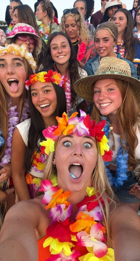 Hawian Themed Outfits Football Game, Tropical Hoco Theme Outfit, Hawian Theme Outfits, Hawaiian Theme Outfit Women, Pool Party Outfits Women, Hawaiian Football Theme, Hawaiian Football Theme Outfit, Hawian Outfits Party, Beach Theme Football Game