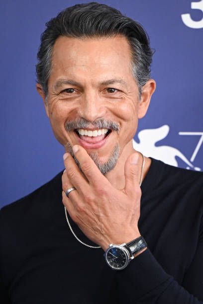 Benjamin Bratt 90s, Male Actors Over 40, Acotar Cast, 2000s Crushes, Benjamin Bratt, Childhood Crushes, People References, Latino Men, Hello Handsome