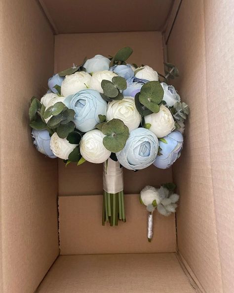 Real Wedding Flowers, Bridal Bouquet Flowers, Flower Boutique, Pretty Wedding Dresses, Blue Wedding Flowers, Hand Bouquet, Flowers Bouquet Gift, Wedding Color Palette, Wedding Goals