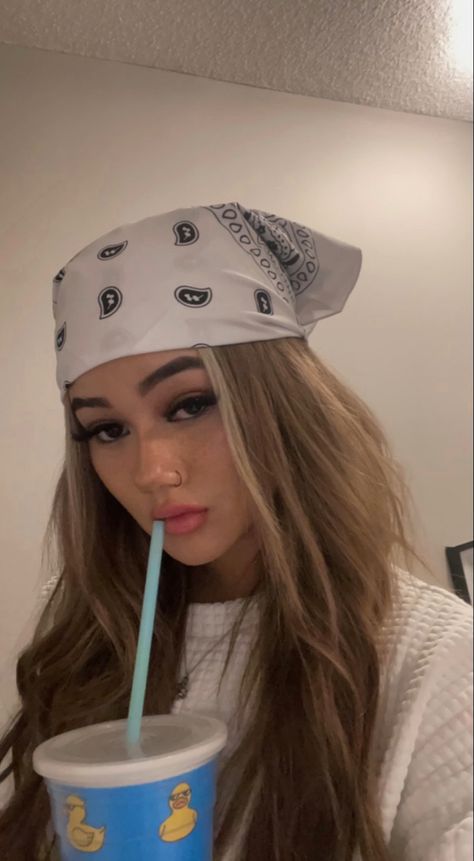 #brownhair #longhair #bandana #makeup #fashion #pretty #wasian Bandana Hairstyles 2000s, 2000s Bandana Hair, Bandana Hair Ideas, White Bandana Hairstyles, Bandana Pigtails, White Bandana Outfit, Bandana Outfits For Women, Bandana Makeup, Bandana On Head