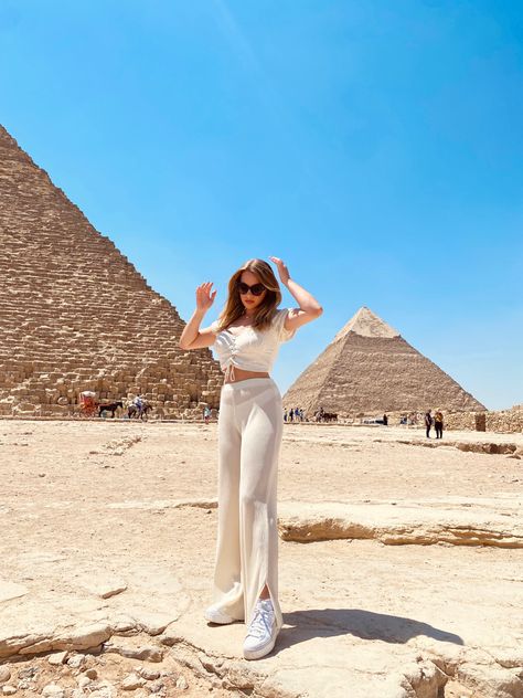 Mexico Pyramids Outfit, Pyramid Picture Ideas, Pyramids Egypt Outfit, Egypt Outfit, Egypt Outfits, Dubai Outfit, Pyramids Egypt, Egyptian Beauty, Travel Picture Ideas