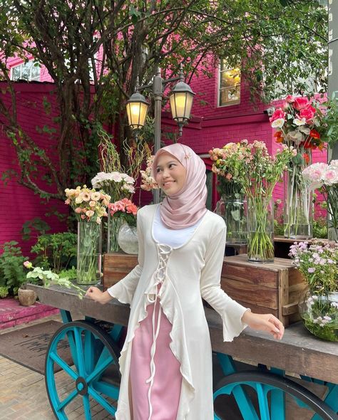 Dress Pink Hijab, Pink Outfit Hijab, Pink Hijab Outfit, Outfit Hijab Ideas, Outfit Ideas Hijab, Outfit Muslim, Cute Modest Outfits, Hijabi Fashion Casual, Hijabi Outfits