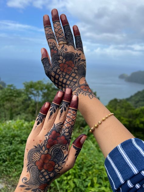 Henna, Mehndi and Jagua Gel. Two toned henna. 2023 Jagua Henna Designs Simple, Henna And Jagua, Jagua Designs Henna Art, Jagua Henna Tattoo, Jagua Gel Henna, Jagua Gel Tattoo, Jagua Henna Designs, Japanese Henna, Jagua Design