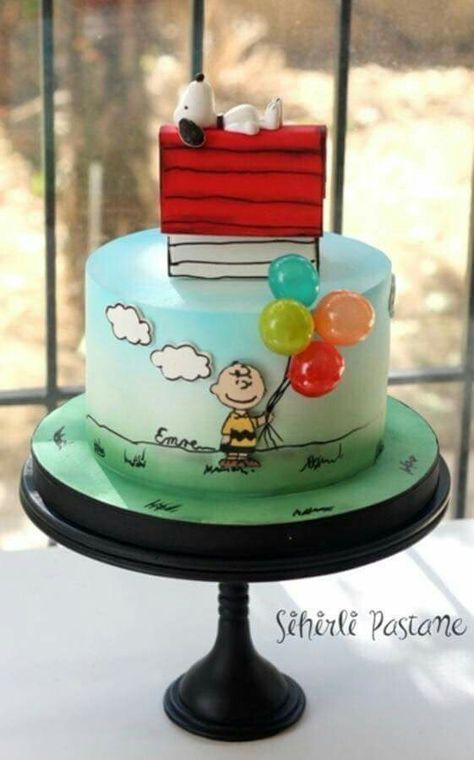 Bolo Snoopy, Cakes Pretty, Snoopy Cake, Super Torte, Peanuts Birthday, Snoopy Party, Snoopy Birthday, Friends Cake, Crazy Cakes