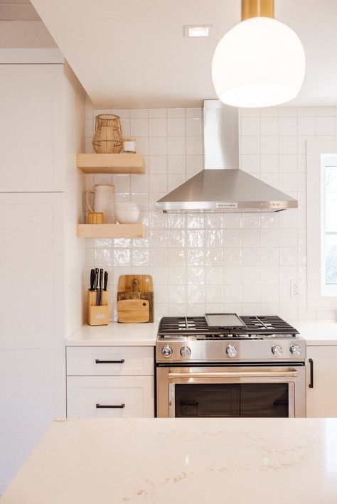 Kitchen White Backsplash Tile, Kitchen Square Tiles, White Square Tiles Kitchen Backsplash, White Backsplash Grout Color, Square White Backsplash, White Square Tile Kitchen Backsplash, White Tiles White Grout, Full Wall Tile Backsplash Kitchen, Simple White Backsplash