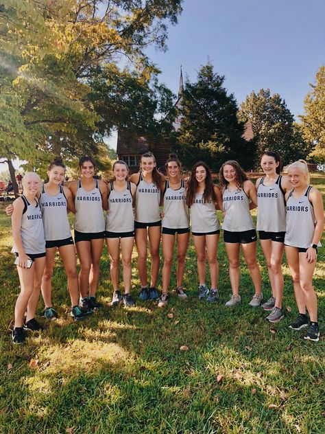 Xc Aesthetic, High School Cross Country, Xc Running, Running Aesthetic, Running Photos, Country School, School Goals, Track Meet, Work Hard In Silence