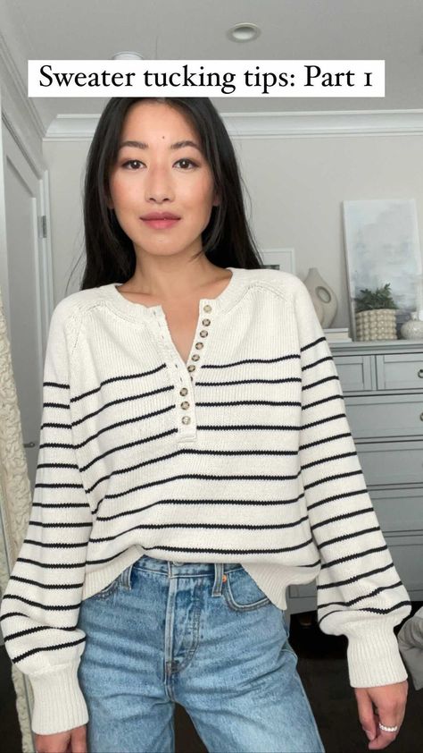 jeanwang on Instagram: Sweater tucking part 1 🧶 Love my cozy looser knits, but sometimes a little strategic tucking makes a big difference for a more flattering… Sweater Tucked Into Jeans, Jumper Outfit Women, Knitted Jumper Outfit, Extra Petite Blog, Sweater Details, Clothes Hacks, Fashion Makeover, Clothing Tips, Extra Petite