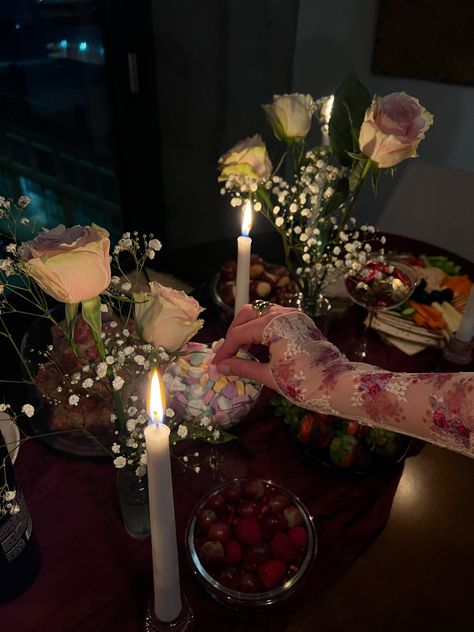 Dark Galentines Party, Sapphic Valentines Day, Valentines Astethic, Valentines Dinner Aesthetic, Valentines Day With Friends Aesthetic, St Valentines Day Aesthetic, Galentines Inspo Aesthetic, Valentines Day Dinner Party, Coquette Dinner Party