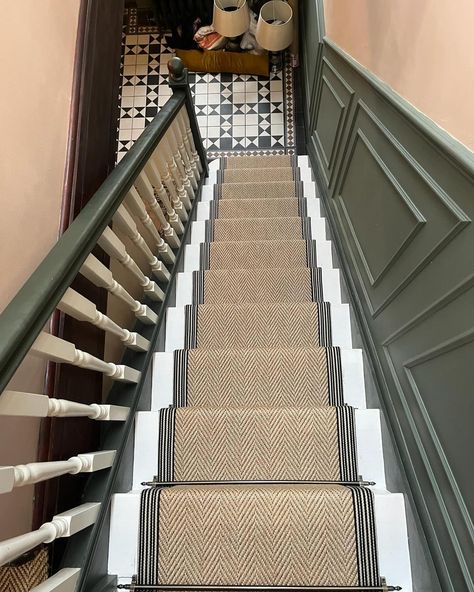 This herringbone easy care sisal looks great with our tape Roach B. Expertly fitted by @campbellcarpets It’s all in the prep.. This product requires full stick, so plying of landing and stairs is necessary to ensure a perfect finish. #carpetedging #carpetbinding #carpetwhipping #stairrunner #stairrunners #herringbonecarpet #carpet #manmadecarpet #stairs #flooring #floorlayer Stairs Carpet Runner Gold Bars, Carpet Landing And Stairs, Hallway Stair Runners Ideas, Herringbone Sisal Stair Runner, Stair Runner Top Of Stairs, Landing And Stairs Carpet, Fully Carpeted Stairs, Herringbone Runner Stairs, Landing Carpet Ideas