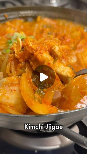 Kimchi Jjigae, Cooking Mama, Garlic Recipe, Pork Meat, 7 Minutes, Garlic Recipes, Green Onion, Anchovies, Cooking Oil