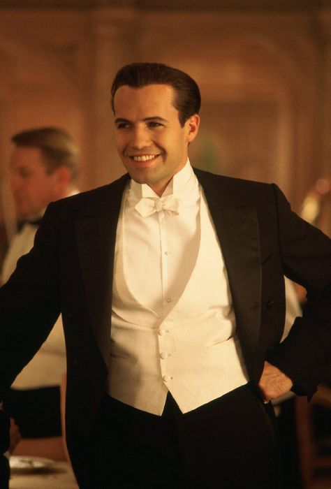 Billy Zane  Avery busy actor who was in Titanic,  Dead Calm, Cal Titanic, Cal Hockley, Caledon Hockley, Original Titanic, Titanic Costume, Titanic Kate Winslet, Movie Villains, Billy Zane, Titanic 1997