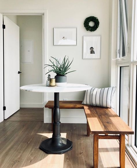 Corner Breakfast Nook Ideas, Corner Bench Kitchen Table, Corner Bench Dining Table, Corner Dining Nook, Corner Kitchen Table, Kitchen Corner Bench, Booth Seating In Kitchen, Breakfast Nook Bench, Nook Bench